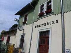 お城を後にして、最寄り駅モーリッツブルグ駅まで歩きます。