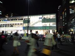 19:00
新宿、久々だなー。
相変わらずの人混み。

バスタ新宿は駅南口降りてすぐなので迷いようがありませんでした。
