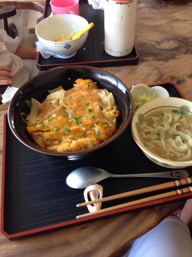 川平湾の蕎麦屋の八重山そばと石垣豚のカツ丼