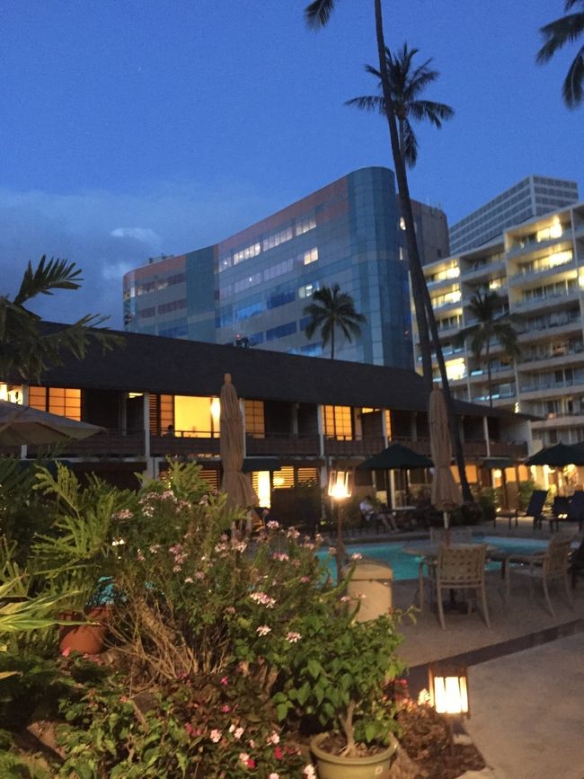 ほら、プールサイドの方が趣きあるでしょう！<br />でも、荷物移動が面倒で4日間同じ部屋にステイにしました。