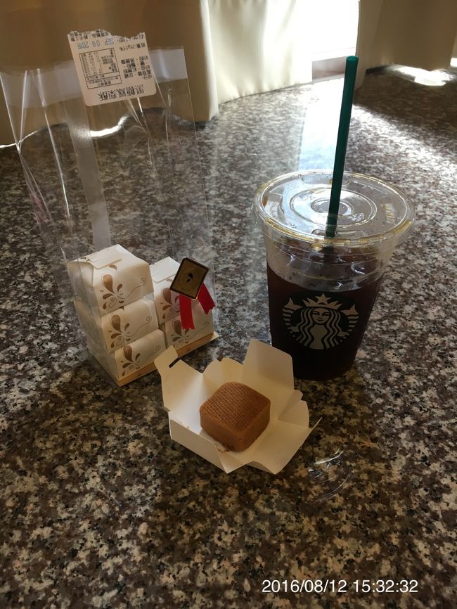 金興発生活百貨で雑貨や文房具を買い、<br />近くの樺達奶茶 (南西店)で休憩、<br />オークラでパイナップルケーキ、<br />ロイヤルニッコー台北で黒糖のパイナップルケーキとヌガーを購入。<br />中山地下街を、ぶらぶら。<br />ホテルに戻って休憩。<br />