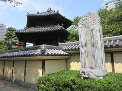 東長寺　木造では最も大きい大仏がありました。