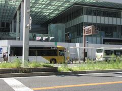 意外にも素早く食べ終えて、大名古屋ビルヂングの目の前にある乗り場から、１２：００のメーグル（名古屋観光ルートバス）に乗れそうです。
この日はすごく混んでいて乗れないと思ったら臨時便のバスに乗ることができました。よかった！

なごや観光ルートバス　メーグル　運行日　火曜〜日曜　