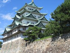 名古屋城。立派です。石垣がすごい。