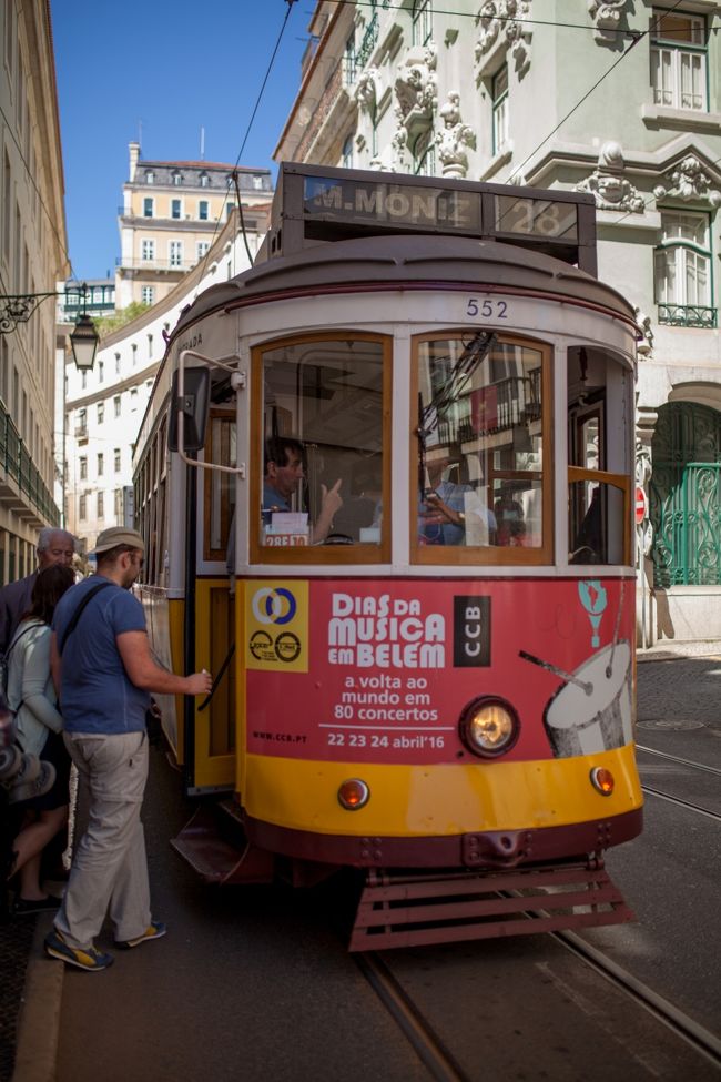 リスボン２日目。<br />今日は午前中からアルファマ地区へトラムで向かいます。<br />それにしても世界のどの町でもトラムの走る風景が本当に好きです。<br />