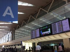 自宅近くからリムジンバスに乗り羽田空港に到着です