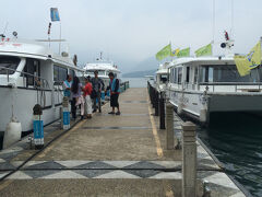 10分強で対岸へ到着。ここが一番メインの湖畔の町の水社船着場です。