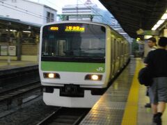 東京駅からは山手線で一駅移動。