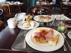 6日目の朝です。

昨夜はリスボンに20：25着でした。

本日は18：10発のフランクフルト行きに乗ります。

つまりトランジットの時間でリスボンに一泊しリスボンを半日観光します！！


というわけで、本日のホテル朝食です。

フレッシュジュースが充実した美味しい朝食でした。

