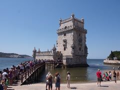 ベレンの塔です。

海と川の境に建っています。

16世紀初めに船の出入りを監視するための要塞として作られたそうです。

中に入ることも出来ますが、いかがでしょう？この大行列。


我々はすぐに断念しました・・・。
