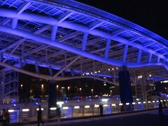 「オアシス２１」へ。

ライトアップされて、きれい〜