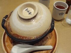 初日の昼食は、お気に入りのお店「山本屋総本家」へ。
今回は、名鉄店で。
店内は落ち着いた雰囲気です。

住所：愛知県名古屋市中村区名駅１－２－１　名鉄百貨店本店 ９F 

