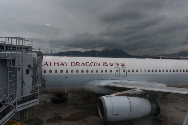 今回はドラゴンエア<br />座席は3-3で中国人がいっぱい・・・