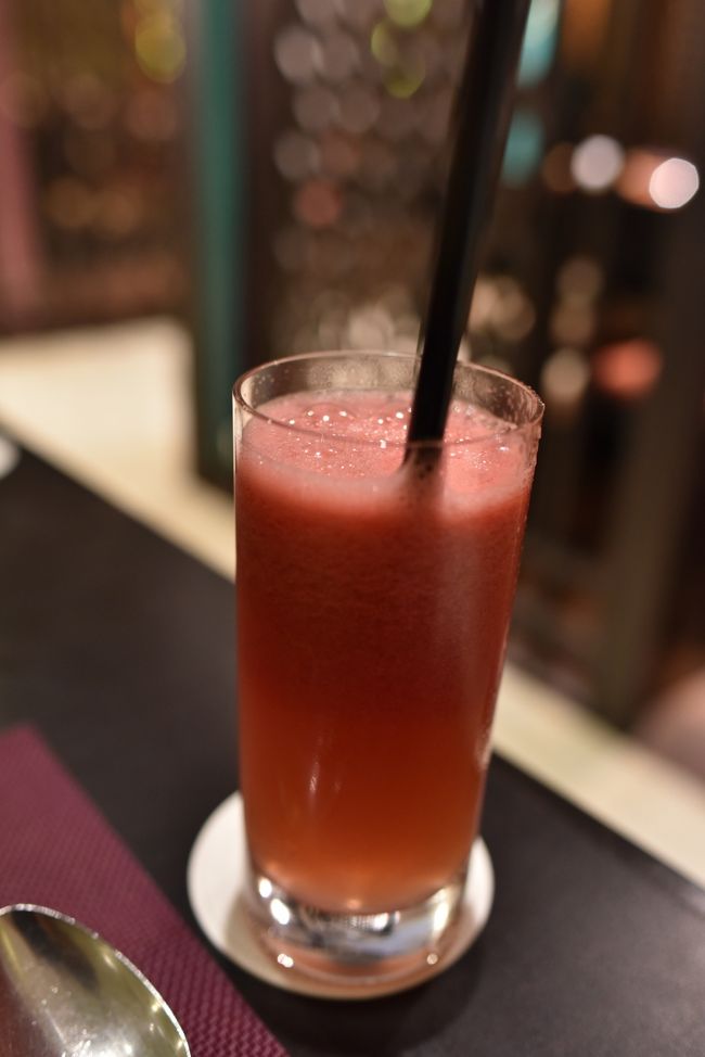 スイカジュース<br />甘すぎてほとんど砂糖水