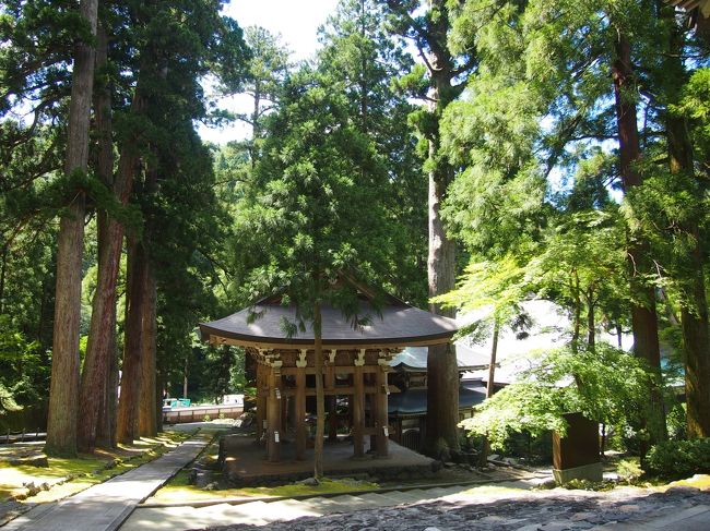 【鐘楼堂】<br /><br />中に吊るされた大梵鐘は重さが５トンもあるそうです。<br />