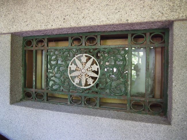 永平寺の寺紋は久我山竜胆紋なので、永平寺内のいろんな所でこの紋が見られます