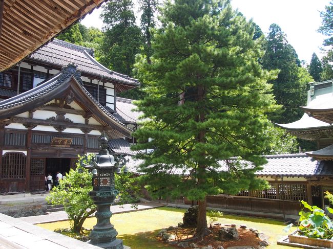 大庫院を担当する僧の方は、朝３時？３時半（冬はその１時間後）頃起きる修行僧の２時間前に起きて準備するようなので大変ですね＠＠