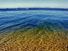 琵琶湖の水は普通の海より澄んでいる。