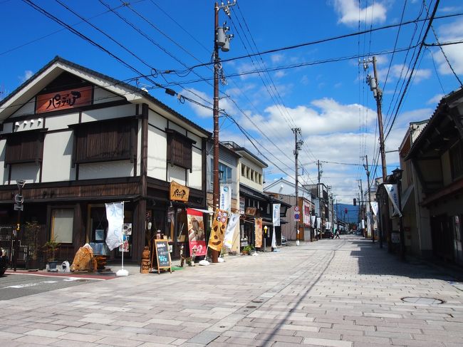 朝７時〜１１時くらいなので、私たちが着いた１３時頃はすでに終わってて<br />通りはガラーンとしてます<br /><br />