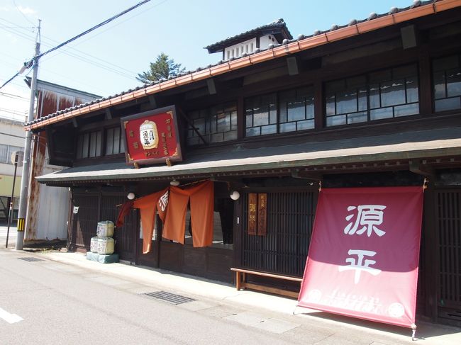 途中にあった酒屋さん<br /><br />越前大野は雪深く寒冷な気候で、高品質な酒米五百万石の名産地としても名高く、醸造に適してるようです。