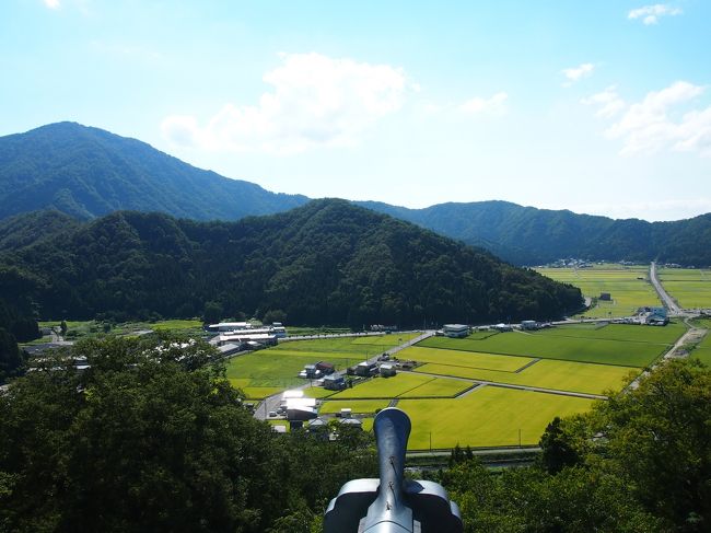 向いの山は戌山城址、天空の城を撮影する山はこれかな？