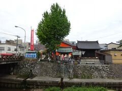 翌日、富山市の「いたち川」沿いの「石倉町延命地蔵尊」に立ち寄りました。