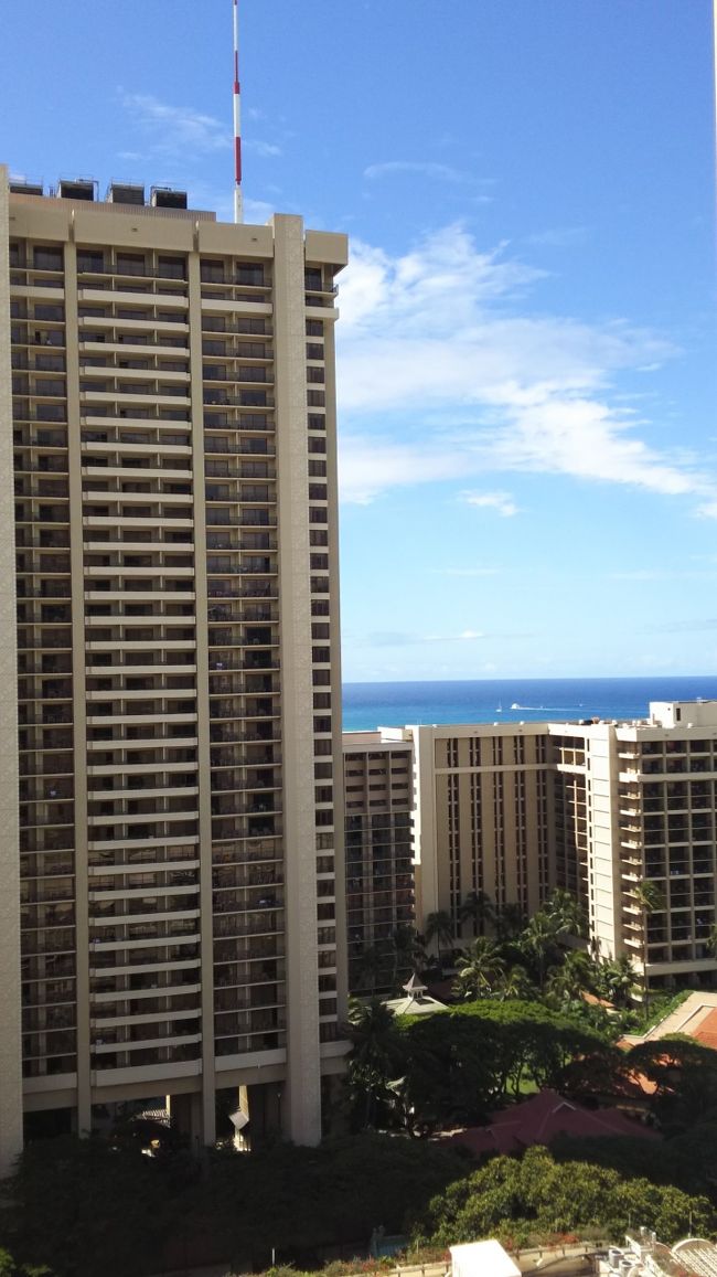 天気がいいので、海が青く見えます。<br /><br />やっぱり青い海はいいねぇ！！<br /><br />ちょっぴりしか見えないけど tension up！<br />