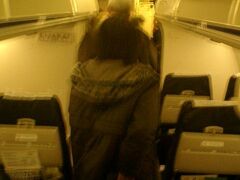 　約2時間の空の旅を終え、ようやくハンガリー・ブダペストのフェリヘジ空港に無事到着しました。

　到着直後はしなくちゃいけないことが沢山あります。入国審査、税関検査、換金などなど。 
　まずはなんといっても「入国審査」。若いお兄ちゃん入国管理官が対応してくれる。ところがですよ、聞き取れないの、英語がドイツ語が。 こういう場合かなり焦ります。焦りまくり。だから余計に聞き取れなくなるという悪循環 。
　どうにかこうにか（最後は「OK、もうよござんす」って感じで）、なんとか入国できました。