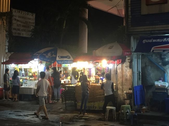 有名どころは整備された区画に入ってました。<br />けど、あまり興味ないので、ロータスでビールとつまみ買ってホテルに帰ります。