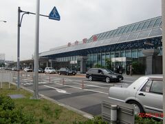 松山空港に到着。