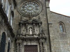 サン・フランシスコ教会。内部はバロック装飾。内部撮影禁止。日本（長崎）での殉教の絵があった。なお、ここから坂の上のホテルまで歩くのは大変。タクシーを呼ぶのは面倒なので、バスを利用。リベルダーデ広場が終点で、迷わずにすんだ