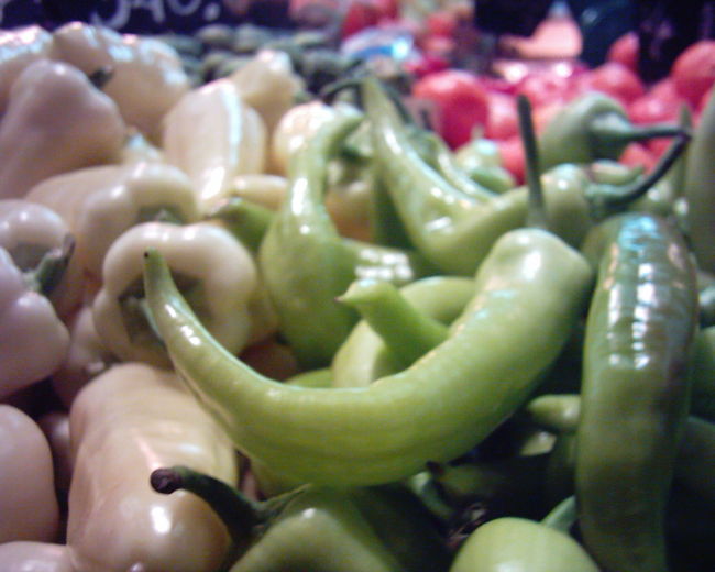 　形はししとうっぽいですが、きっとパプリカですね。