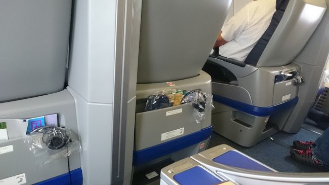 予約できた席は2Aでした。<br /><br />問題は、いつ、CAさんに打ち明けるか。<br /><br /><br />このときにすでにトイレに立った際に伝えようと決めておりました。