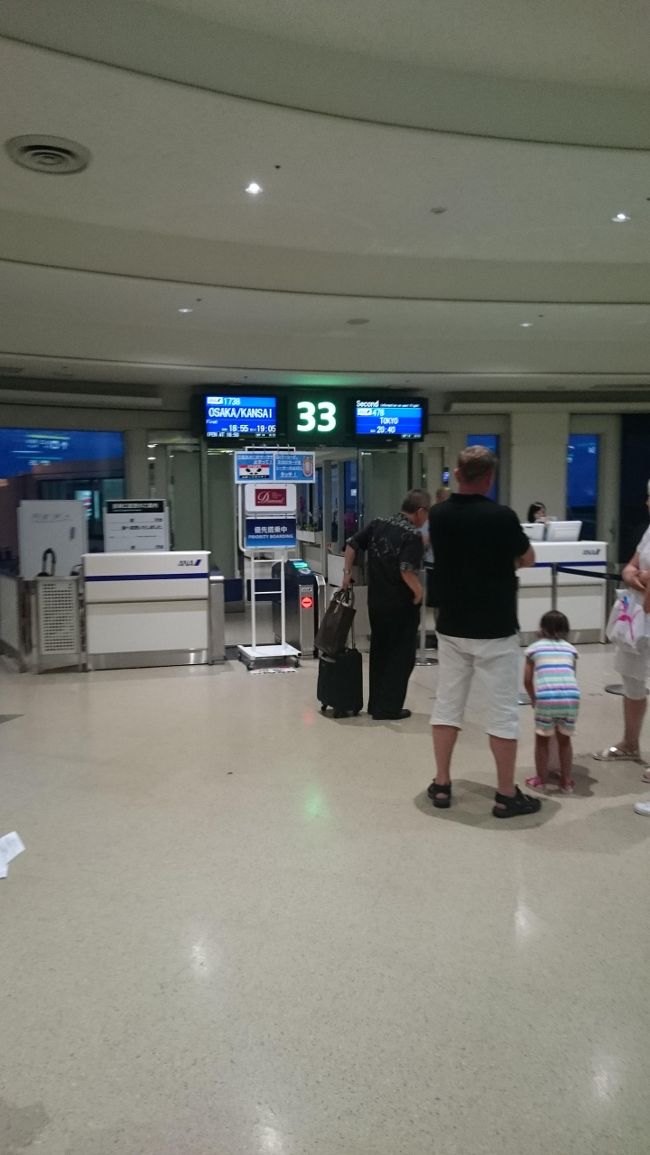 戻ってみると、10分遅れとなっていました。<br /><br />10分延着でしたので、<br />その可能性はありましたね。<br /><br />NH1740　那覇ー関空　18:55⇒20:50