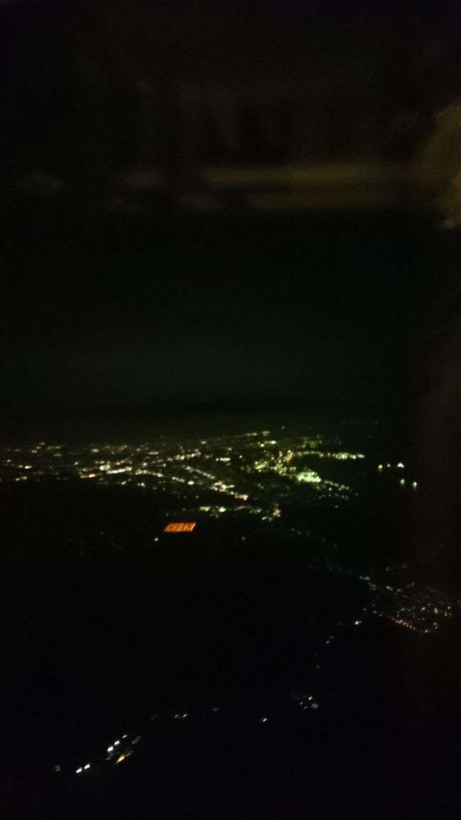 和歌山付近ですね。おそらく。<br /><br />あと数分で着陸です。