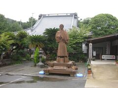 宝福寺の龍馬像。
下田にゆかりがあったことは知りませんでした。