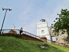 丘の上に見えてきたのは、「セント ポール教会」です。