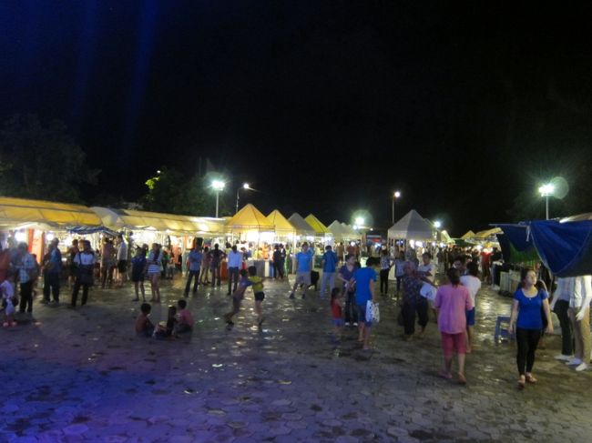 夜のお散歩<br />リバーサイド近くのナイトマーケット