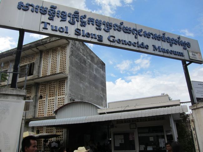 虐殺博物館<br />トゥールスレン収容所<br />2万人のうち7名のみ生存