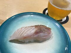 ぽん酒館に行く前に、腹ごしらえ。

越後湯沢駅構内にある回転すし「本陣」で小腹を満たします。

寿司のお米もネタも美味しい！