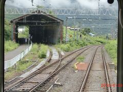 板谷駅の手前。かつてのスイッチバック設備の跡。