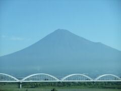 そして新富士駅あたりで有名な富士山を左側に眺めて一路、東へ！