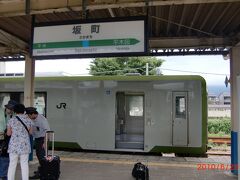 終点坂町駅に着く。列車は回送でどこかに行くらしい…