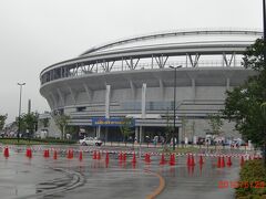 ハードオフエコスタジアム新潟。
まだ雨が降っているが、試合前にはなんとかやんでくれた。