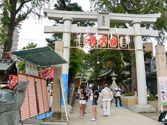 亀有香取神社の鳥居

例大祭で境内には屋台が並んでいます。