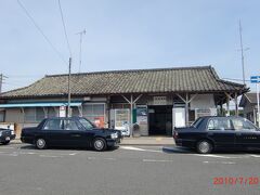 なんとも昔ながらの駅舎である。