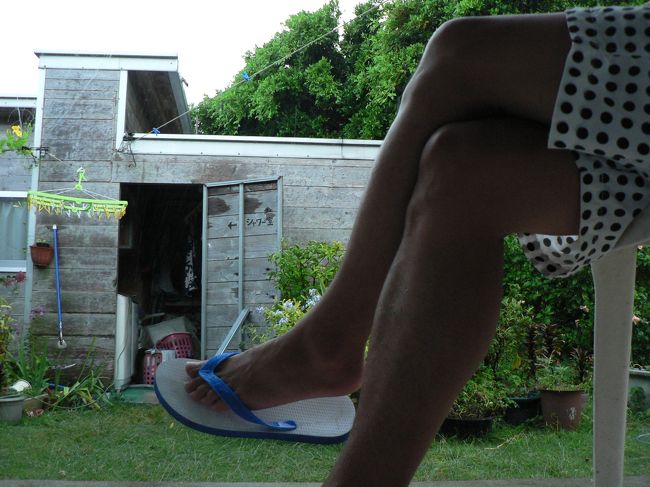 写真では伝わりませんが、かなりの雨と雷です。<br />この日この時間は八重山全体が悪天候だったようで、石垣島、竹富島方面の海上では竜巻が発生したらしいです。