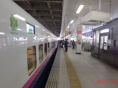 仙台駅。なんとここで全車両満席になる。
さらには立席特急券の人たちがデッキにうじゃうじゃ。
こんなに混雑するとは。