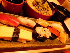 羽田にて夕食〜
寿司＆茶そばセットで￥１，６００-