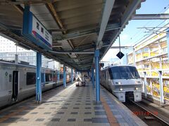 宮崎駅到着。
向かい側に停まっている鹿児島中央行きの特急きりしま号に乗り換えます。

【１日目その３】につづく